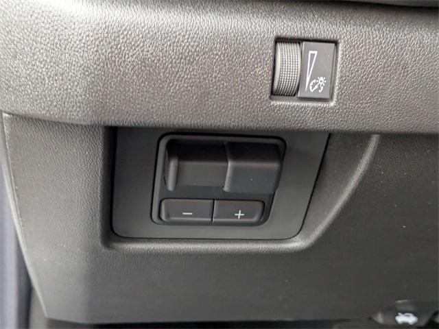 Photo of 2025 Summit White Chevrolet Colorado