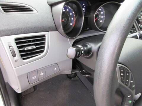 Photo of 2014 Radiant Silver Hyundai ELANTRA