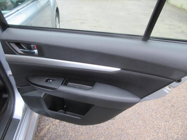 Photo of 2014 Ice Silver Metallic Subaru Legacy