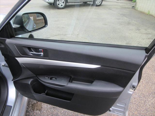 Photo of 2014 Ice Silver Metallic Subaru Legacy