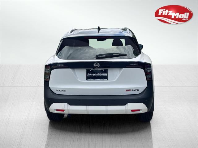 Photo of 2025 Aspen White Tricoat/Super Black Nissan Kicks