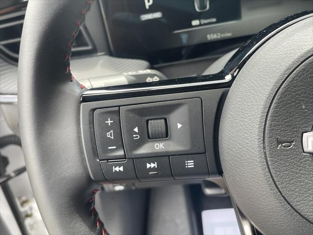Photo of 2025 Aspen White Tricoat/Super Black Nissan Kicks