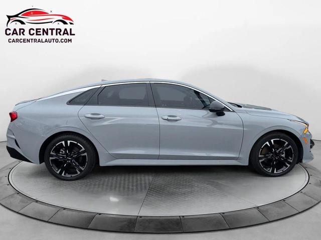 Photo of 2022 Wolf Gray Kia K5