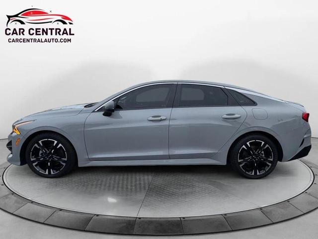 Photo of 2022 Wolf Gray Kia K5