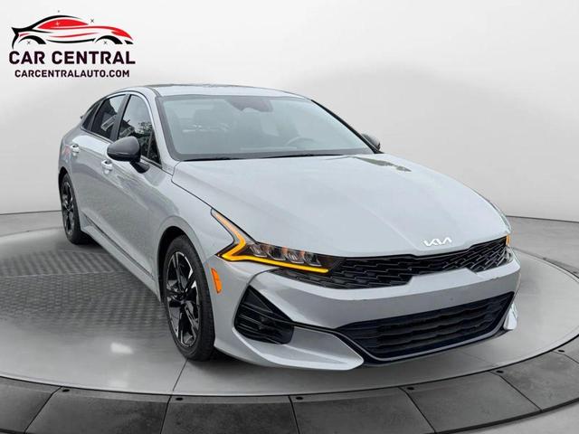 Photo of 2022 Wolf Gray Kia K5