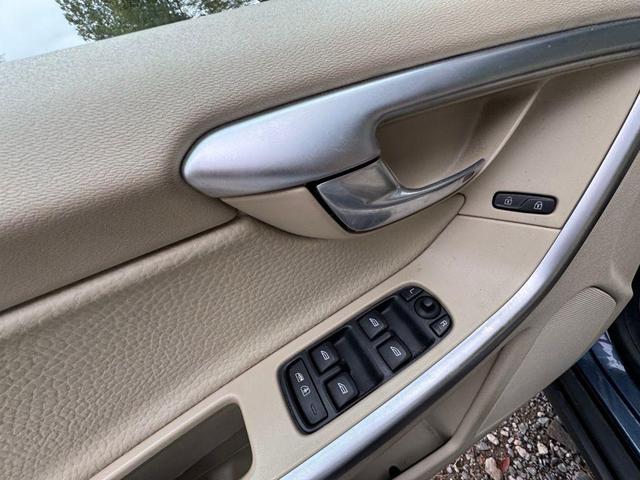 Photo of 2010 Barents Blue Metallic Volvo XC60