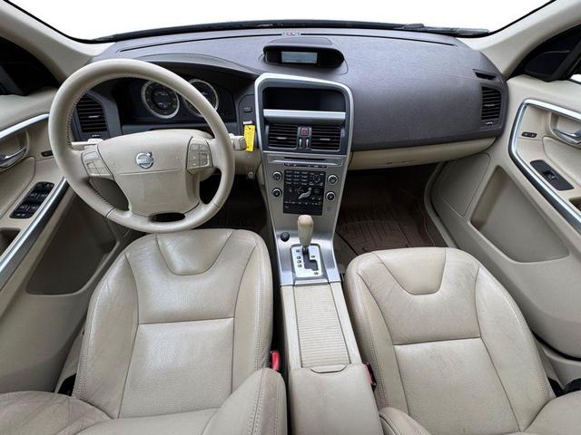 Photo of 2010 Barents Blue Metallic Volvo XC60