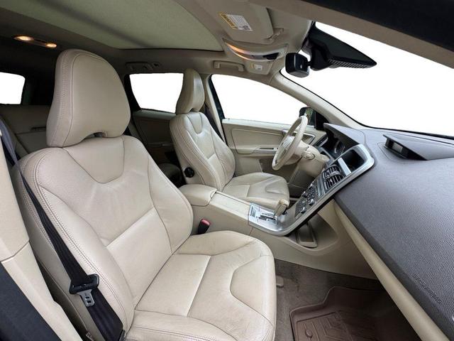 Photo of 2010 Barents Blue Metallic Volvo XC60