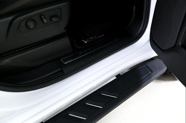 Photo of 2025 Summit White GMC Sierra 2500