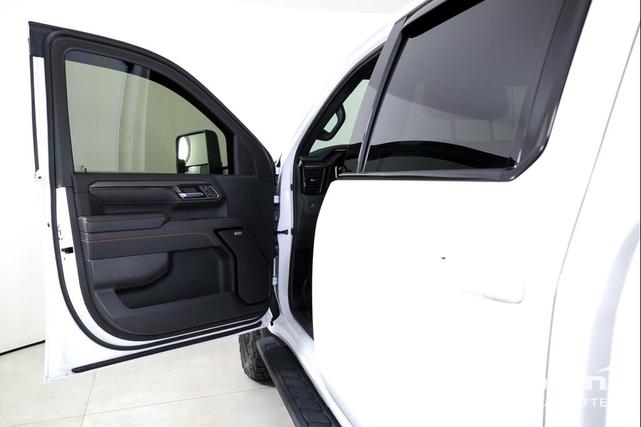 Photo of 2025 Summit White GMC Sierra 2500