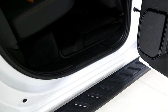 Photo of 2025 Summit White GMC Sierra 2500