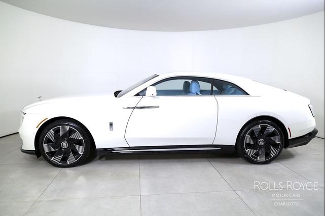 Photo of 2025 English White Rolls-Royce Spectre