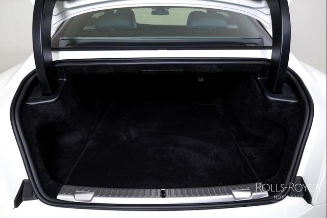 Photo of 2025 English White Rolls-Royce Spectre