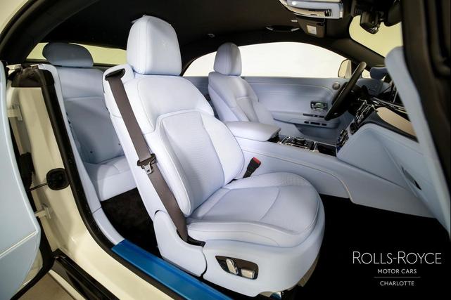 Photo of 2025 English White Rolls-Royce Spectre