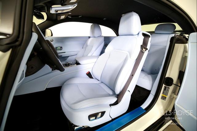 Photo of 2025 English White Rolls-Royce Spectre