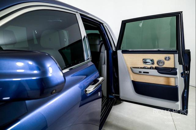 Photo of 2019 Blue Rolls-Royce Phantom