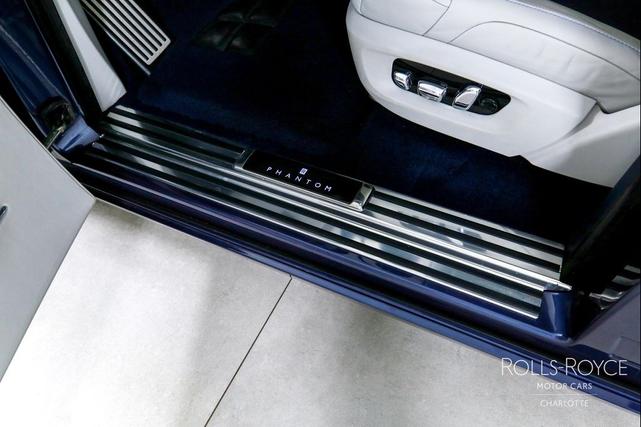 Photo of 2019 Blue Rolls-Royce Phantom