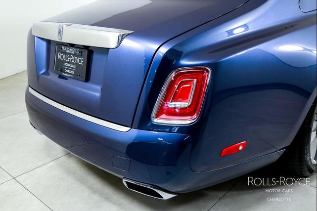 Photo of 2019 Blue Rolls-Royce Phantom