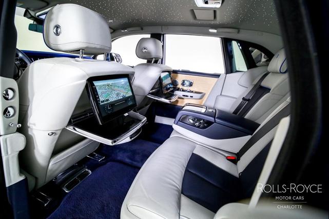 Photo of 2019 Blue Rolls-Royce Phantom