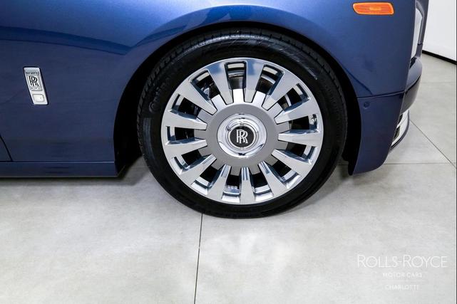 Photo of 2019 Blue Rolls-Royce Phantom