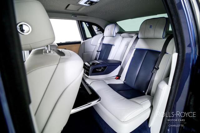 Photo of 2019 Blue Rolls-Royce Phantom