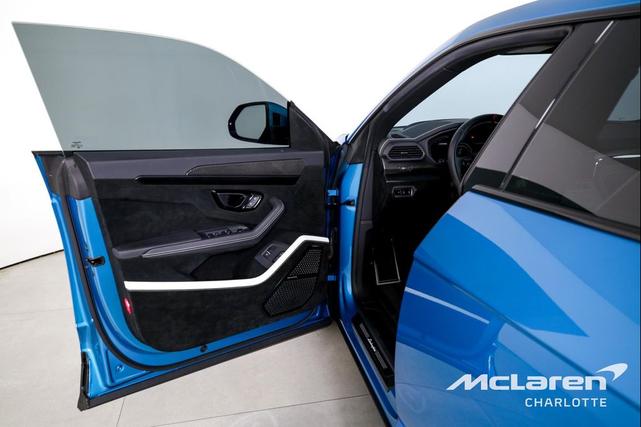 Photo of 2023 Blu Uranus Lamborghini Urus