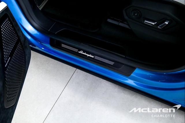Photo of 2023 Blu Uranus Lamborghini Urus