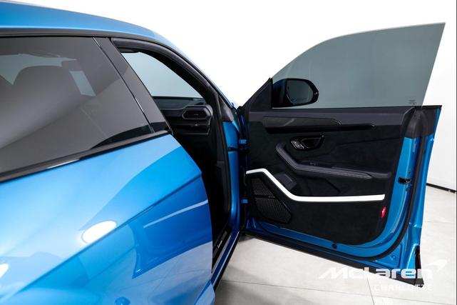 Photo of 2023 Blu Uranus Lamborghini Urus