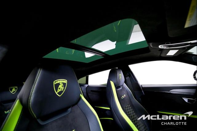 Photo of 2022 Gray Lamborghini Urus