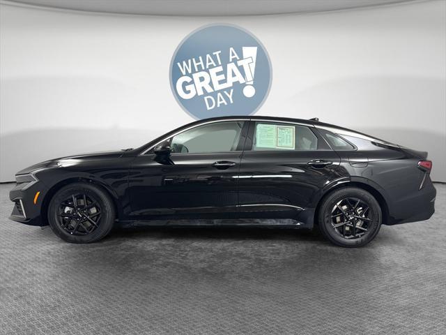 Photo of 2025 Aurora Black Pearl Kia K5