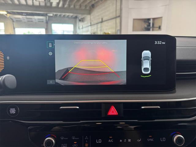 Photo of 2025 Aurora Black Pearl Kia K5