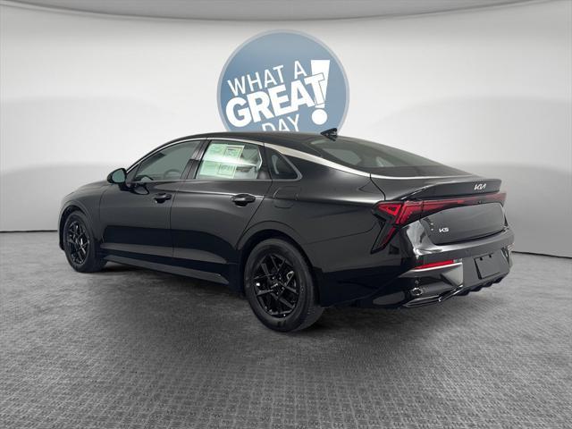 Photo of 2025 Aurora Black Pearl Kia K5