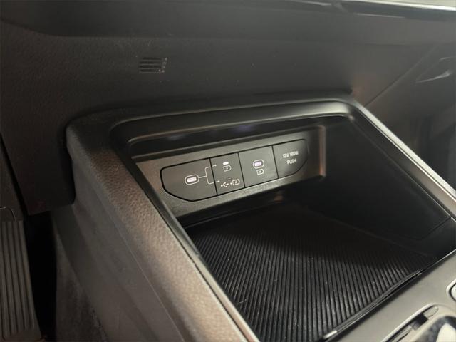 Photo of 2025 Aurora Black Pearl Kia K5