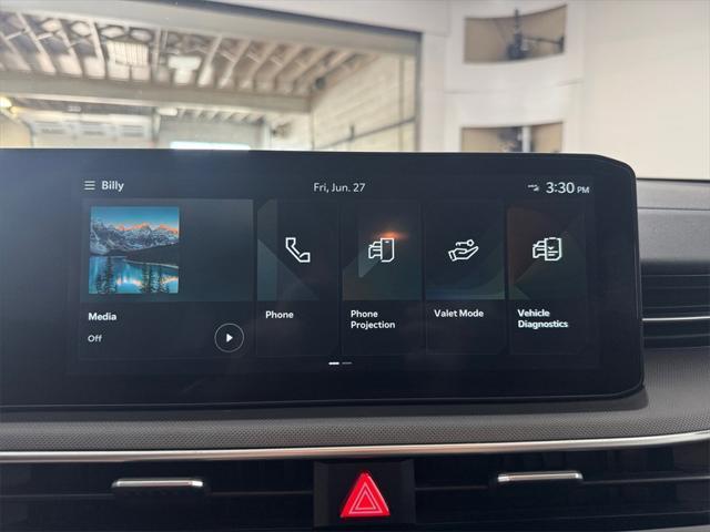 Photo of 2025 Aurora Black Pearl Kia K5