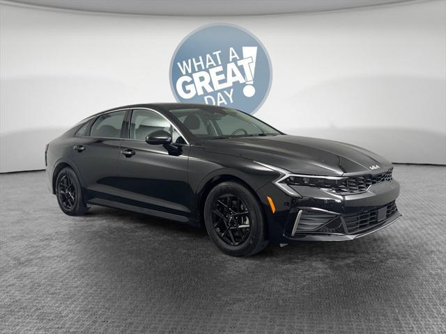 Photo of 2025 Aurora Black Pearl Kia K5