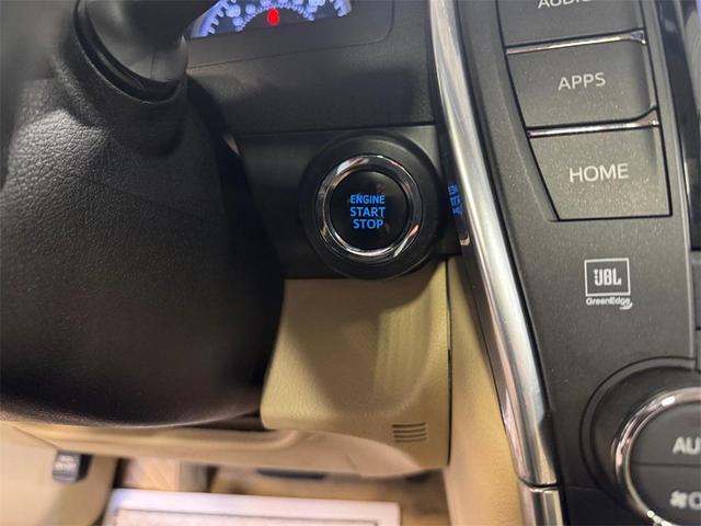 Photo of 2017 Ruby Flare Pearl Toyota Camry