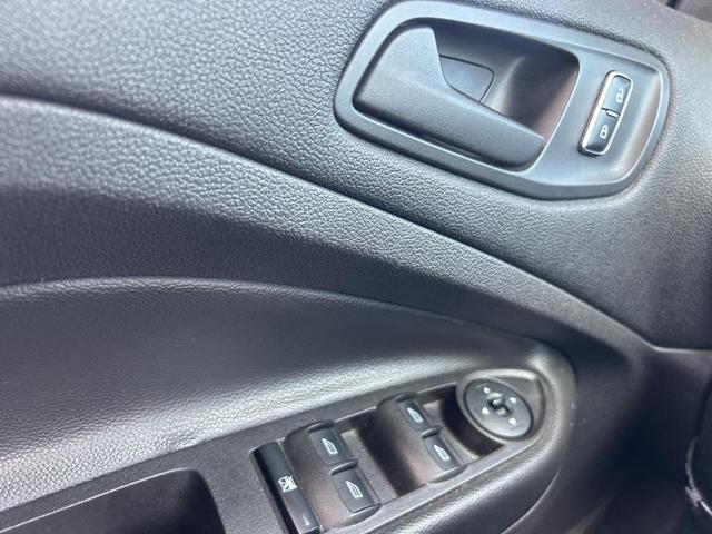 Photo of 2014 Ingot Silver Ford Escape