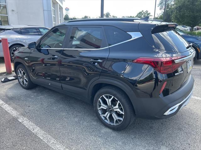 Photo of 2023 Cherry Black Kia Seltos