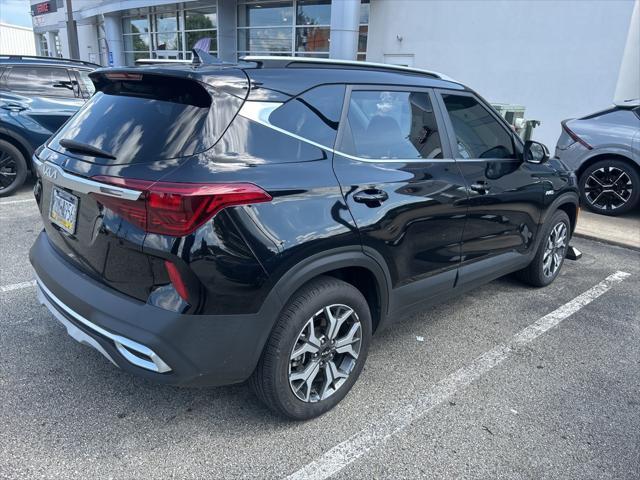 Photo of 2023 Cherry Black Kia Seltos