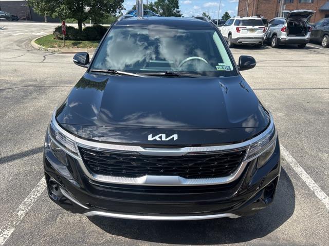 Photo of 2023 Cherry Black Kia Seltos