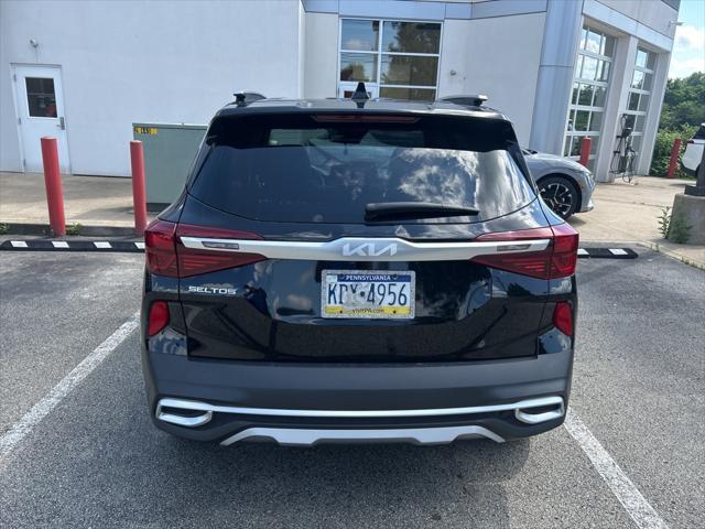 Photo of 2023 Cherry Black Kia Seltos