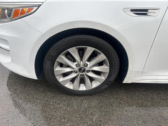 Photo of 2016 Snow White Pearl Kia Optima