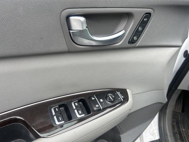Photo of 2016 Snow White Pearl Kia Optima