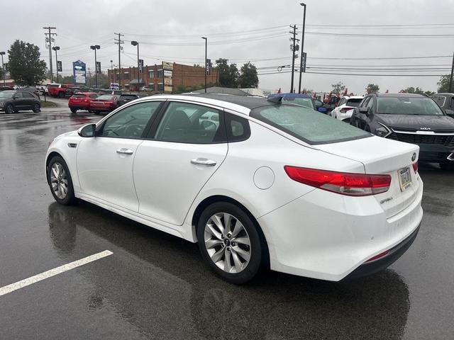 Photo of 2016 Snow White Pearl Kia Optima
