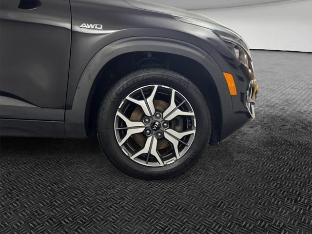 Photo of 2021 Cherry Black Kia Seltos