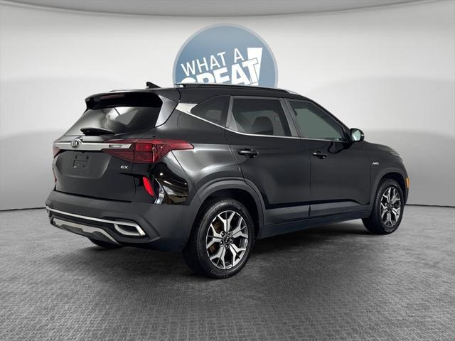 Photo of 2021 Cherry Black Kia Seltos