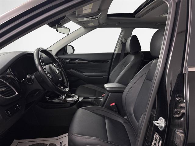 Photo of 2021 Cherry Black Kia Seltos