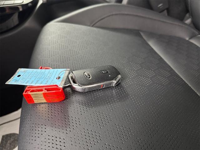 Photo of 2021 Cherry Black Kia Seltos