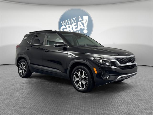 Photo of 2021 Cherry Black Kia Seltos
