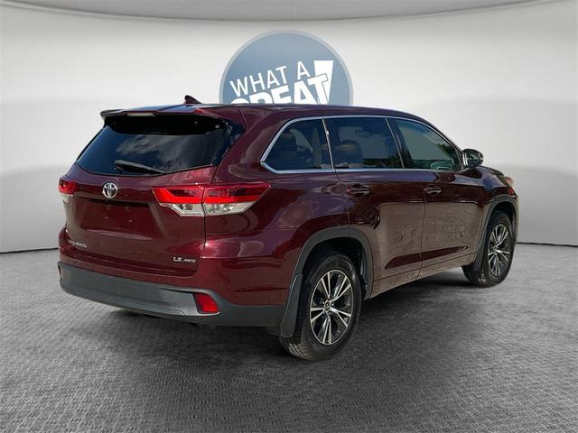 Photo of 2017 Ooh La La Rouge Mica Toyota Highlander